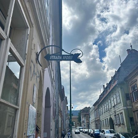 Appartement Old Town Elegance à Braşov Extérieur photo